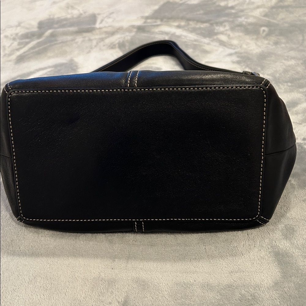 Coach Black Leather Women's Bag - Picture 4 of 6